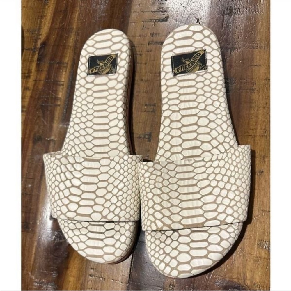 FREEBIRD by Steven Tiki Slide Sandals in
White Snake Size 7